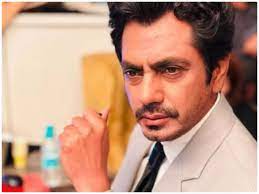 ప్రముఖ హాలీవుడ్ విమర్శకుడు రోజర్ ఎబర్ట్‌ను నవాజుద్దీన్ సిద్ధిఖీ.